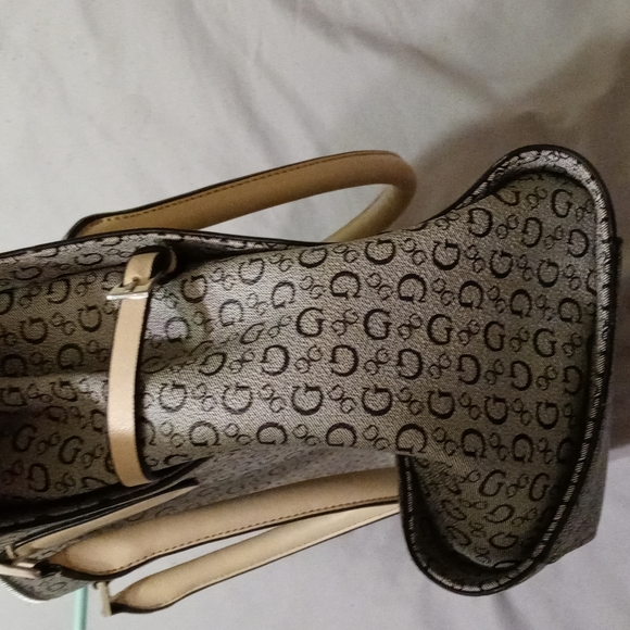 Guess Purse - Picture 4 of 6